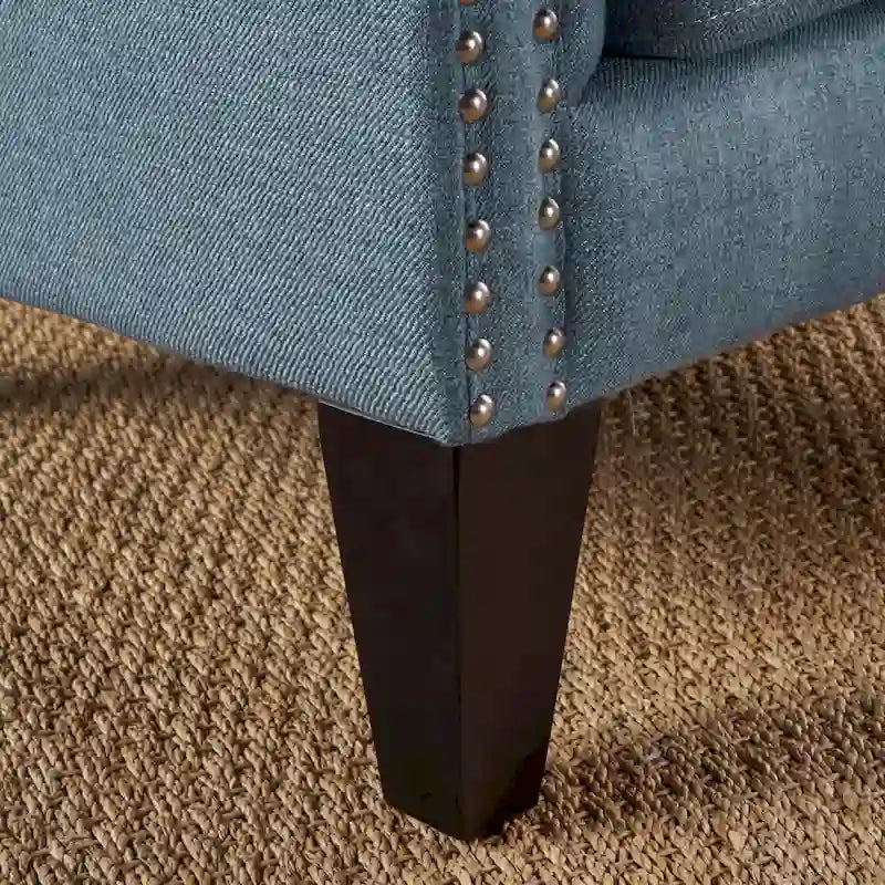 Fauteuil d'appoint moderne bleu à dossier haut capitonné avec clous décoratifs pour salon
