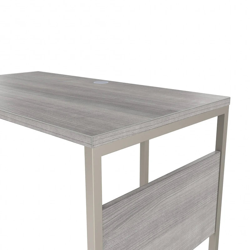Bureau d'angle 72 po L x 30 po P avec pieds en métal