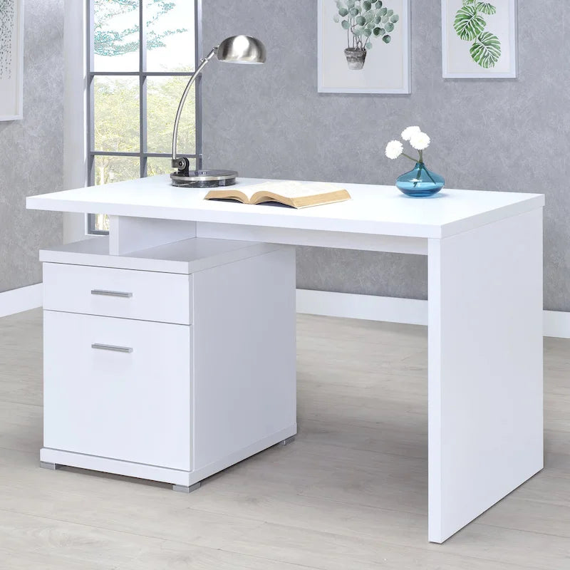 Bureau blanc de télétravail au design moderne avec tiroirs classeurs