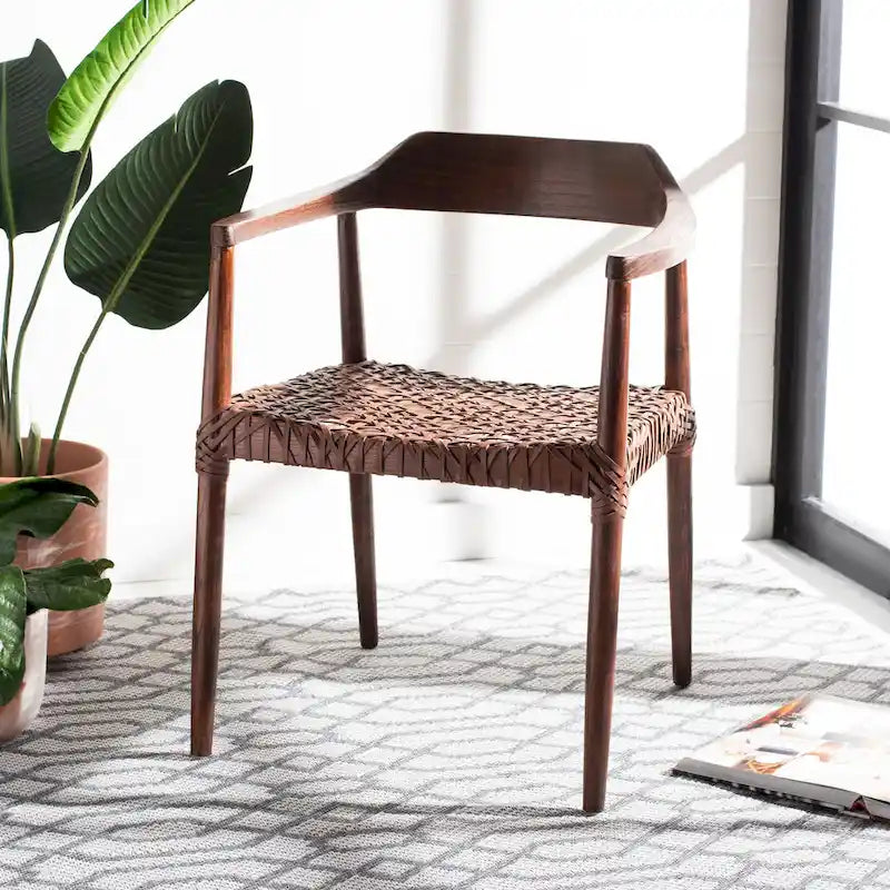 Fauteuil d'appoint moderne du milieu du siècle en cuir tressé et bois massif