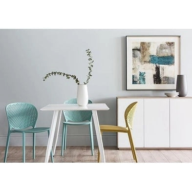 Chaise empilable d'intérieur et d'extérieur en plastique moderne sans accoudoirs, design dossier perforé