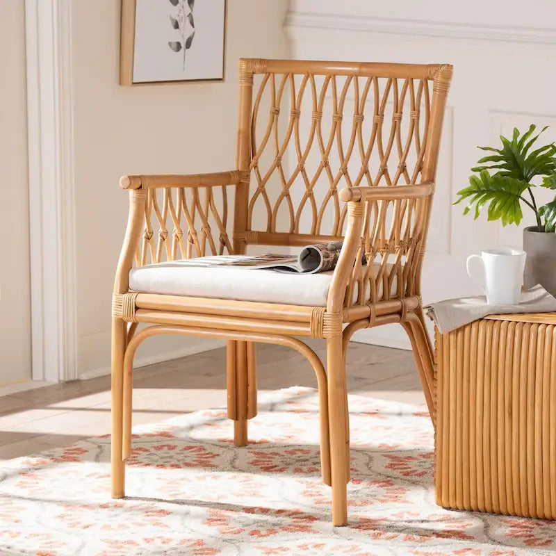 Fauteuil en rotin miel clair bohème avec coussin amovible