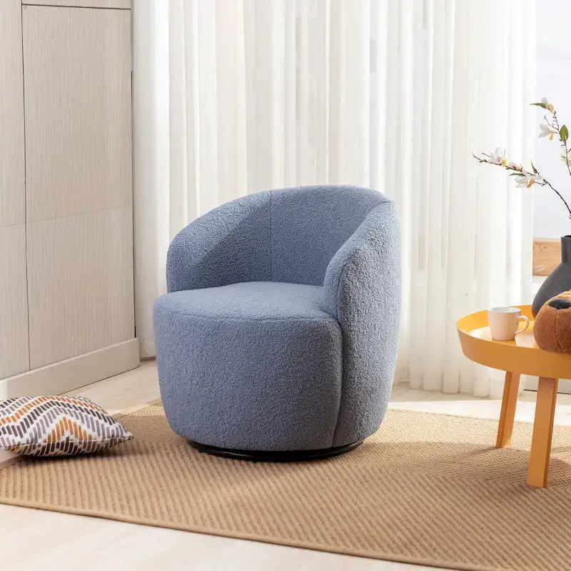 Fauteuil pivotant en velours avec piètement en métal laqué noir.