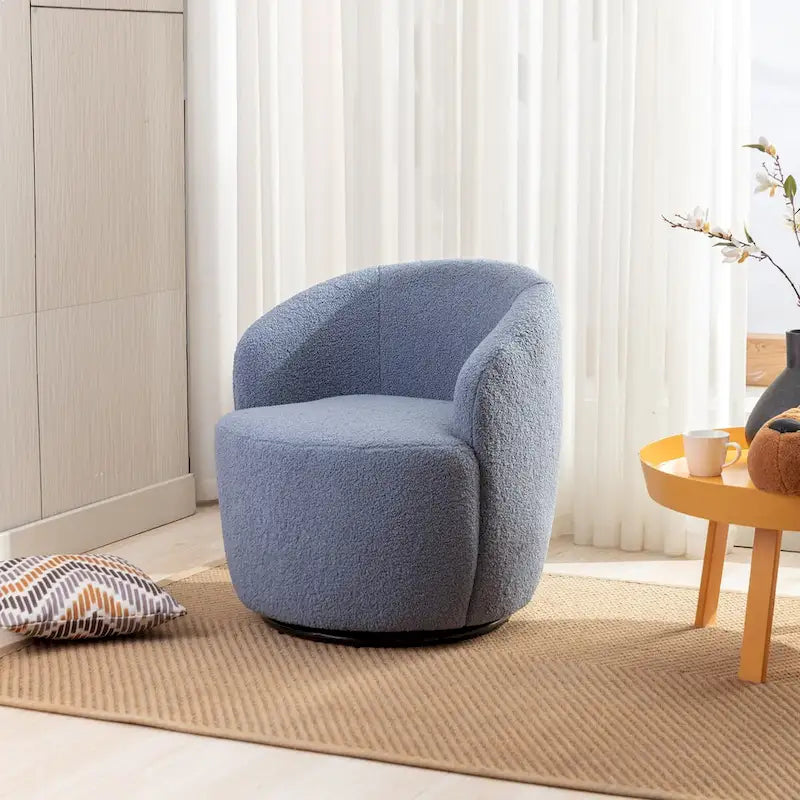 Fauteuil pivotant en velours avec piètement en métal laqué noir.